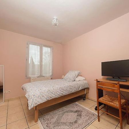 Appartement La Perle Rose Only Women Femmes Uniquement à Vénissieux Extérieur photo