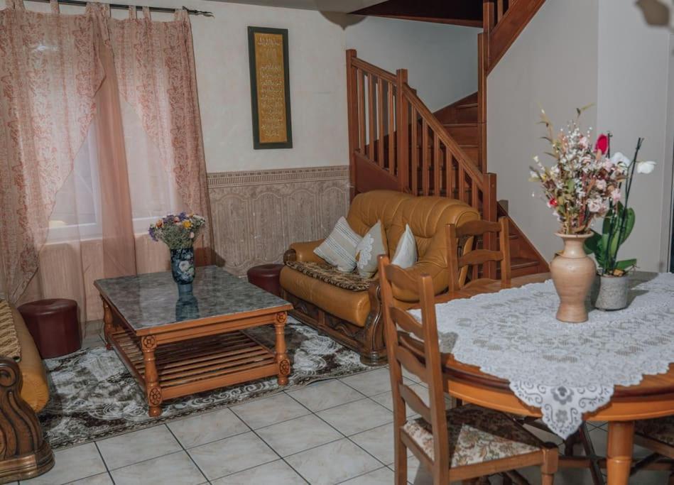 Appartement La Perle Rose Only Women Femmes Uniquement à Vénissieux Extérieur photo