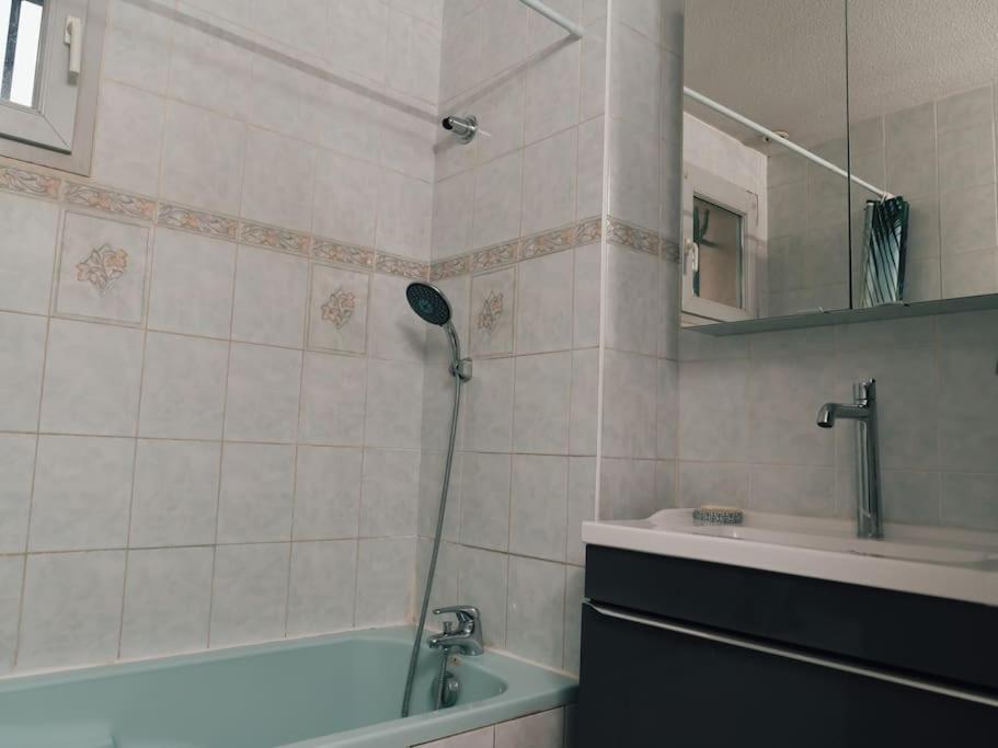 Appartement La Perle Rose Only Women Femmes Uniquement à Vénissieux Extérieur photo